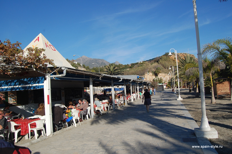 Restaurante  "Ayo" Playa  Burriana en Nerja