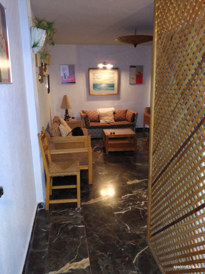 Seaview  apartment for rent in Almuñecar, Living room entrance