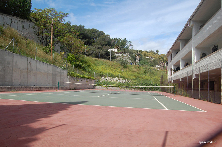 Seaview  apartment for rent in Almuñecar, Tennis court