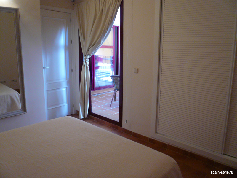 Квартира на море в Playa Granada  Golf Resort, спальня