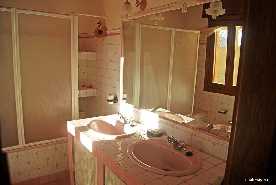  Ванная комната,  Загородная вилла  в Гранаде - туристический бизнес  