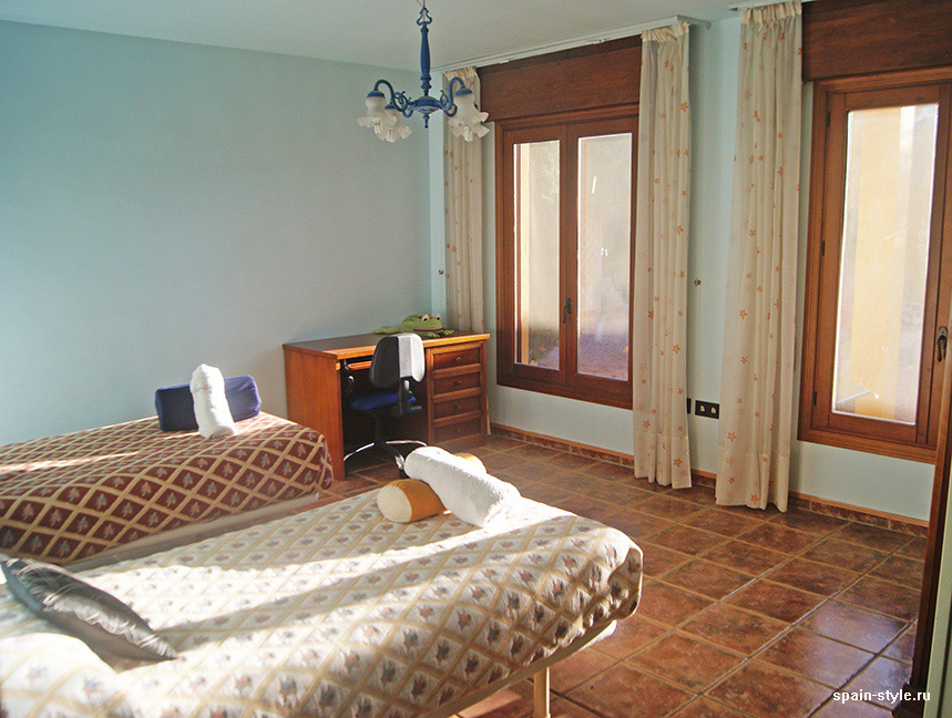 Вид из окна спальни,   Загородная вилла  в Гранаде - туристический бизнес  