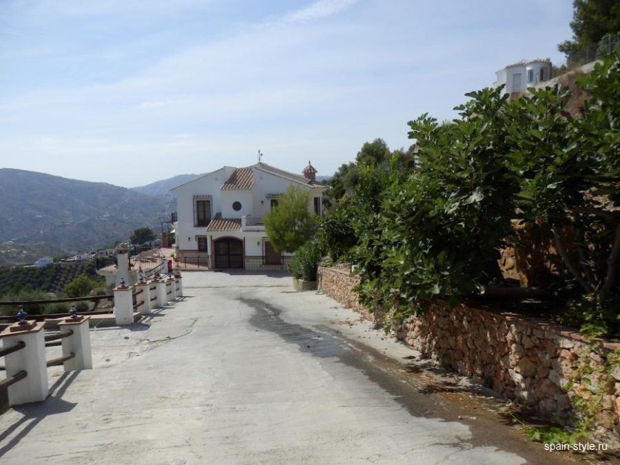 Road to the villa