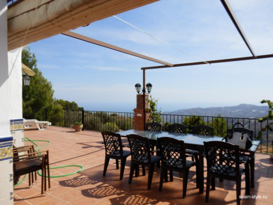 Sea and mountains view summer terrace with dinning space 