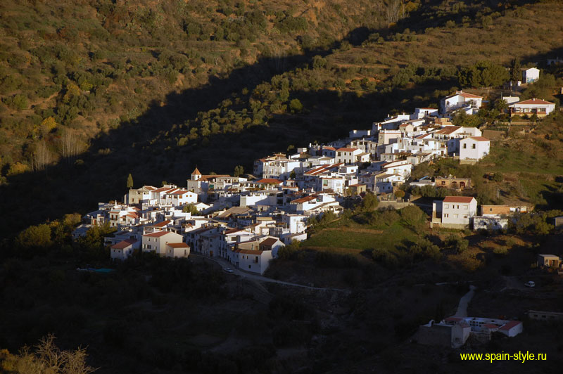 Деревня рядом,  Поместье в Испании в горах Альпухарры