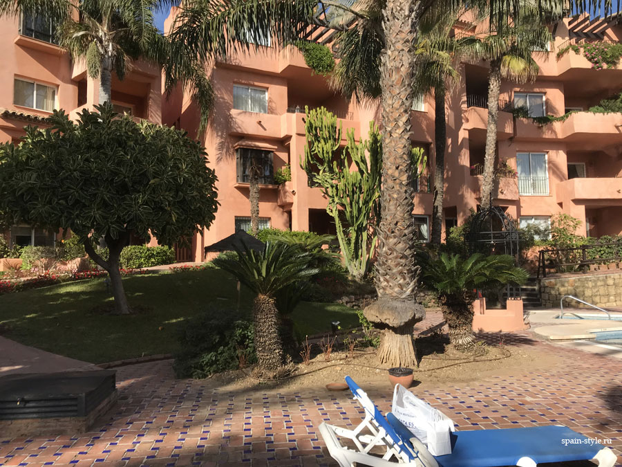 Garden and Pool, Apartment for rent in Marbella, Golden Mile, вид на море