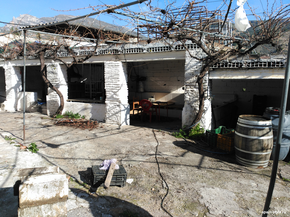 Cellar, Oil mill and small winery in the  Sierra near the beach in Motril 