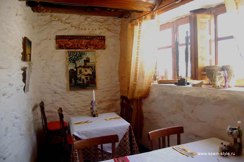   Экзотический вегетарианский ресторан  в  горах Альпухарры 