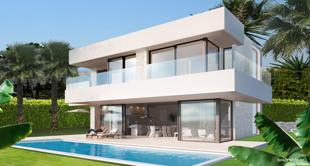New villa for sale on the second line beach in Estepona