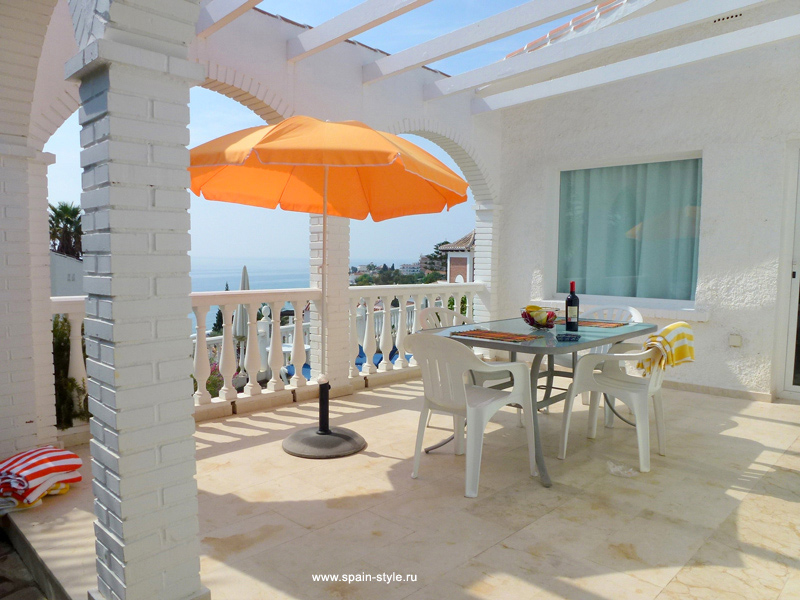Terraza, Villa en la playa Burriana, Nerja, alquiler
