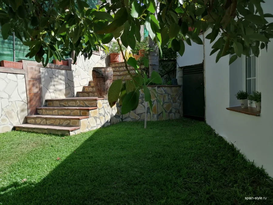 Patio con escaleras