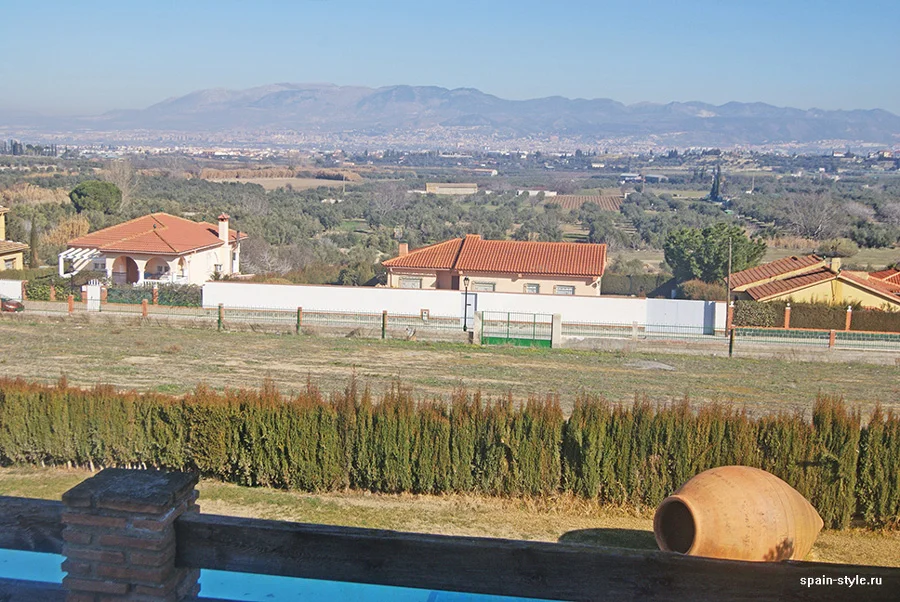 Vista desde el ático de la piscina y de Sierra Nevada