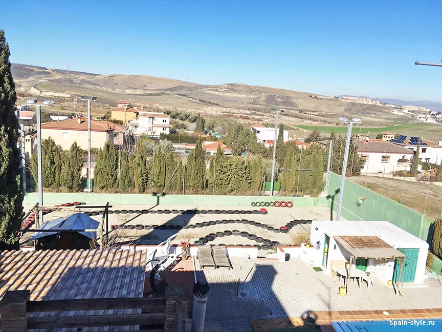 Vista desde el ático hacia la pista de scooters