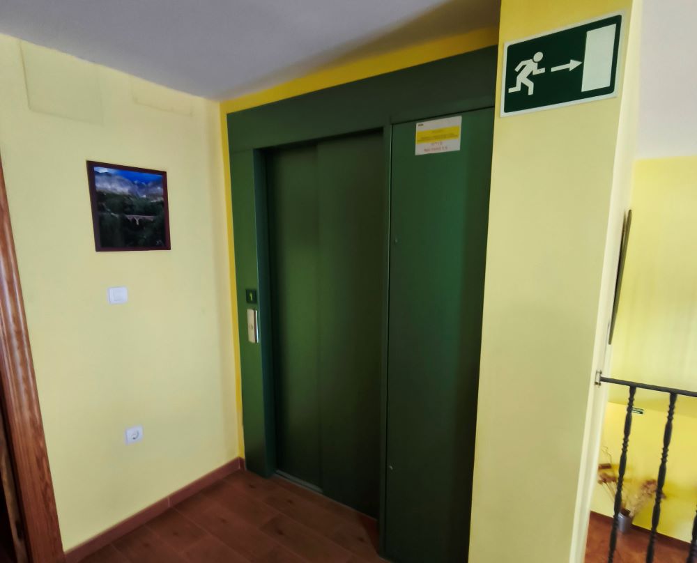 Лифт в отеле