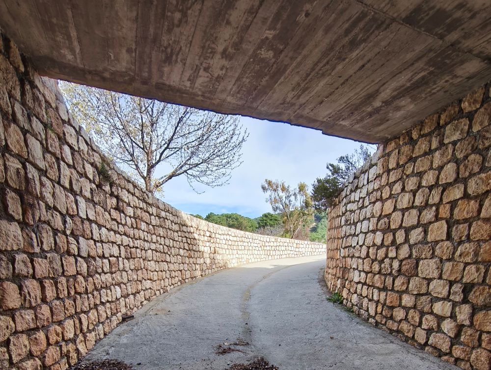Въезд в подземный гараж