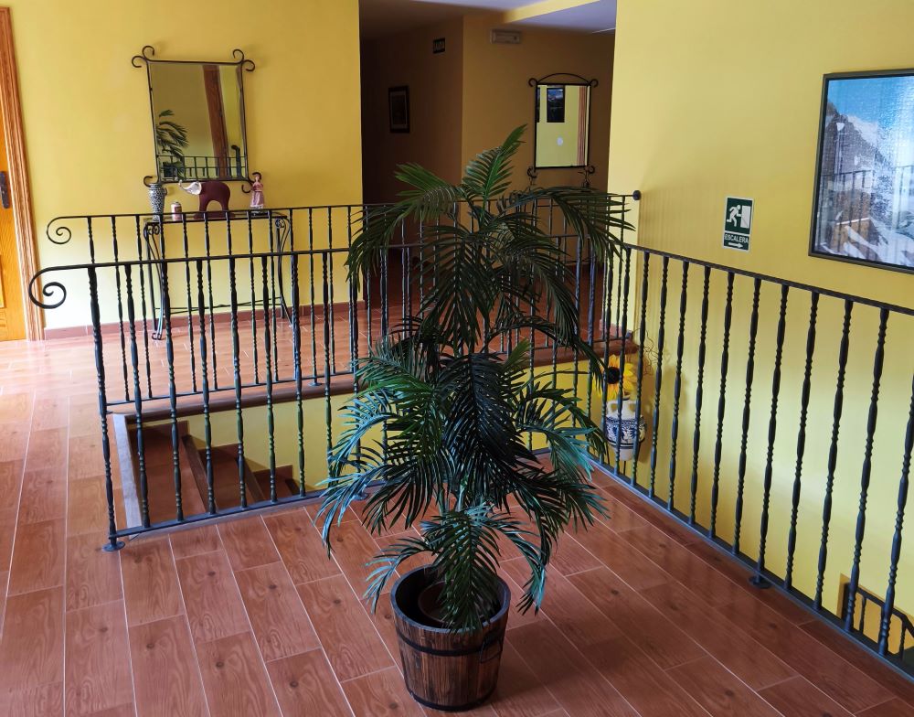 Лестница между этажами