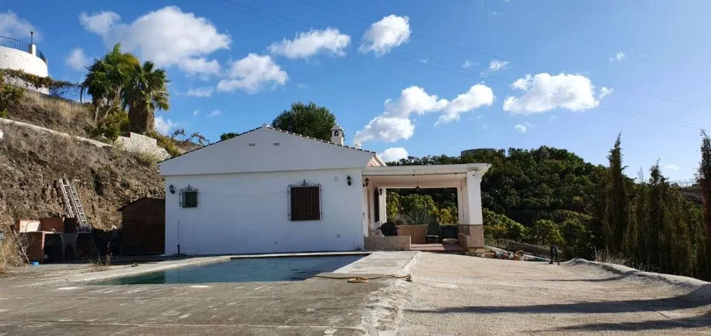 Casa de campo con piscina en el pueblo de Treveles