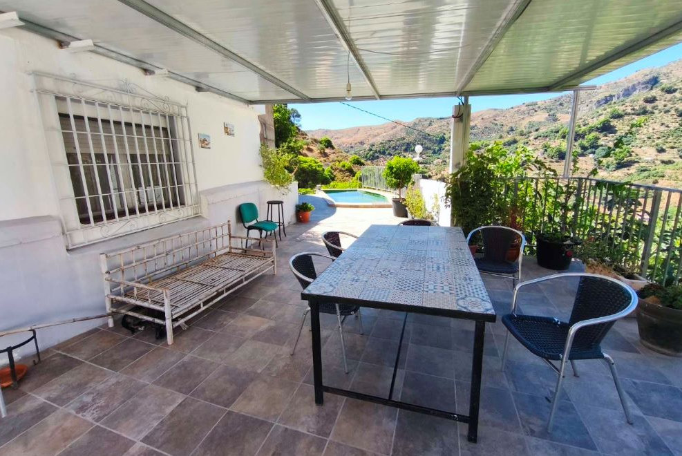 Finca con cultivo de aguacate en Almuñécar — rentabilidad agrícola