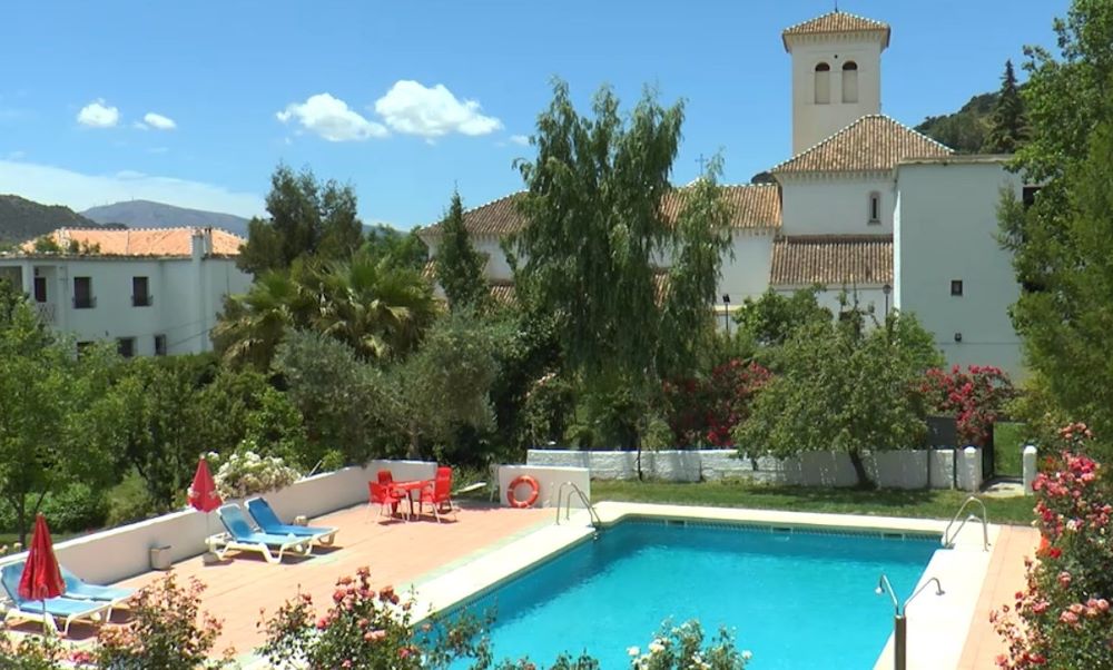 Действующий отель в Гранаде - готовый бизнес в сердце Альпухарры