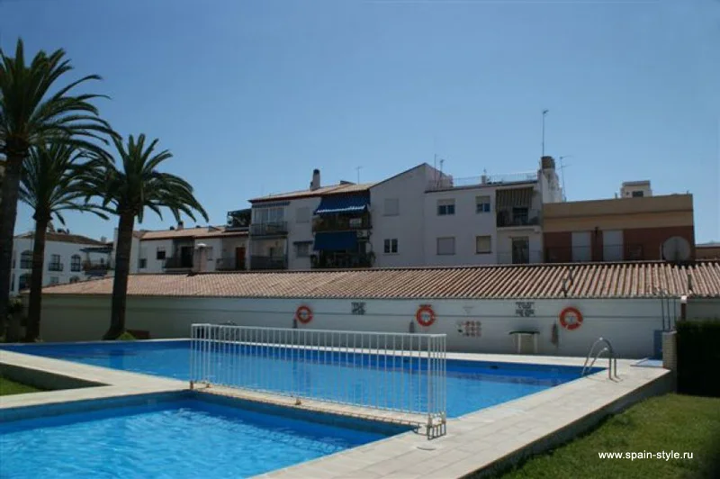 Urbanización con piscina