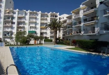 Urbanización con piscina