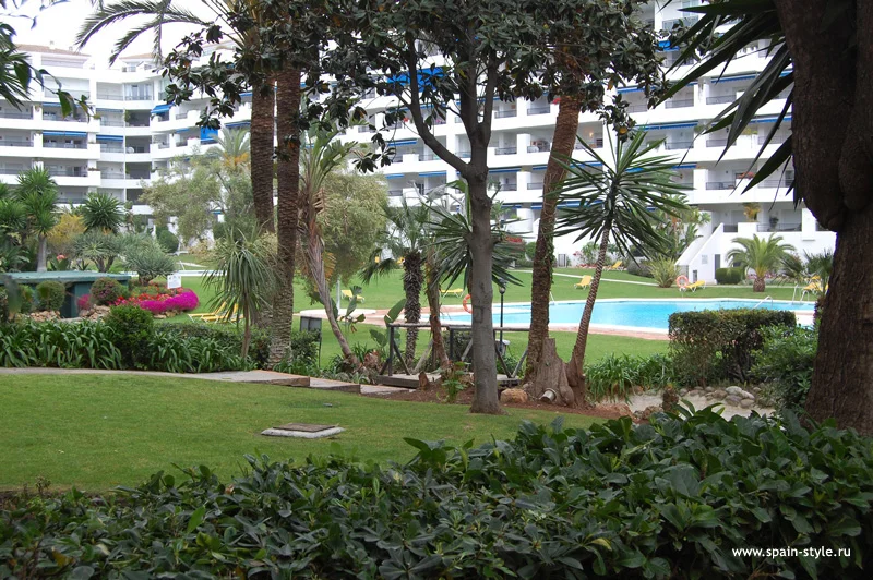Urbanización con piscina