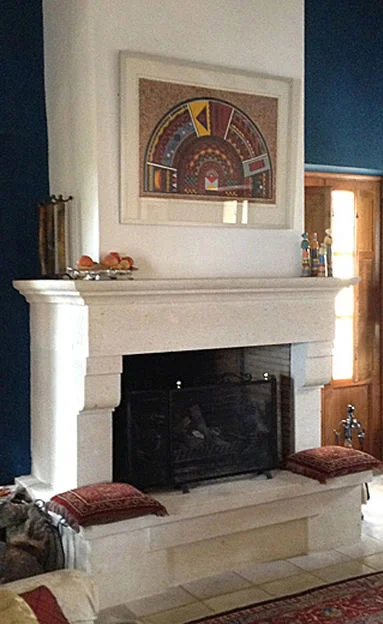 Chimenea en el salón de la casa principal